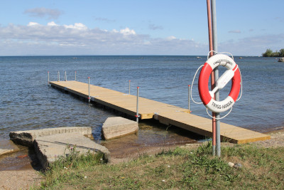 Badebrücke am Bårstabad