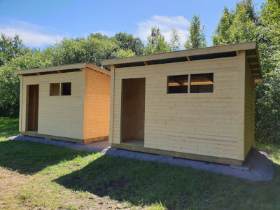 Neue Badehäuschen (Umkleideräume) am Bårstadbad. Foto: Bernd Beckmann