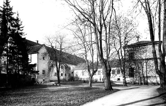 Nunneklostrets norra flygel med T-byggnaden. Foto: Förening Gamla Vadstena