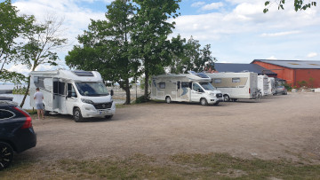 Ställplats vid hamnen i Borghamn