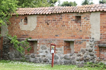 Klostermauer mit Haus der Beginen