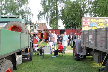 Veteranlastbilar och museijärnvägen på nostalgiafton. Foto: Bernd Beckmann